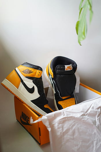 Air Jordan joggesko, høykvalitets joggesko, skoelskere, Nike-boksen, Nærbilde joggesko, Gule joggesko, svarte joggesko, hvite joggesko, sneakerboks, nike sneakers, sneaker samling