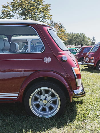 klasická červená auta, mini cooper, boční pohled, Venkovní autosalon, Oakville, Kanada, klasická auta, červená Mini, Přehlídka aut, veteránů, klasická vozidla, červené auto
