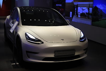 tesla, elektrické auto, automobil, vozidlo, elektro, nabít, elektřina, mobility, energie, eco, budoucnost