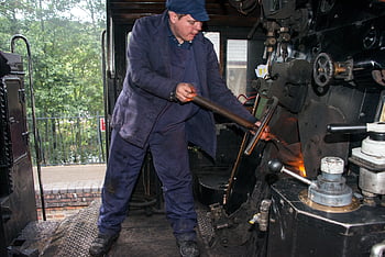 tren a vapor, locomotora, cabina, conductor, ferrocarril, carbón, avivamiento