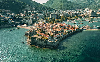 budva, staré Město, Černá Hora, Pobřežní krása, architektura, letecké snímkování, dron výstřel, tělo z vody, pobřežní město, historické budovy, pobřeží Středozemního moře