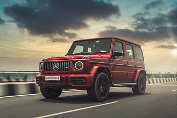 レッドメルセデスベンツ、 gクラス、 豪華なSUV、 運転する、 高速道路、 風光明媚な夕焼け、 空、 車、 車両、 道路、 旅行