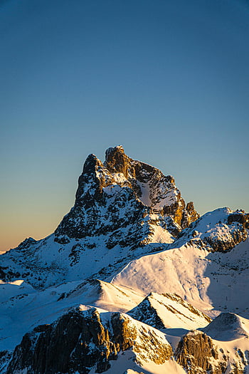 pic du midi d'ossau, schneebedeckter Berg, Pyrenäen, Frankreich, Sonnenuntergang, szenische Ansicht, majestätischer Gipfel, Winterlandschaft, alpine Landschaft, Schneegescheidegipfel, Gebirge