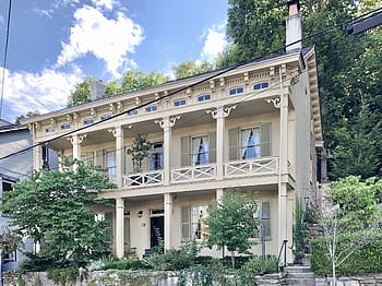 Italský styl, Dům, 1860, podkroví, římsa, Dvoupodlažní veranda, ozdobené držáky perníků, Lewisburg Historic District, Národní registr historických míst, Western Avenue, Covington Kentucky