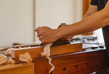 dřevař, hoblování, dřevěné prkno, řemeslník, rovinný nástroj, Workshop s dřevo, holení dřevo, přesnost, hobliny, tesařství, ruční nářadí