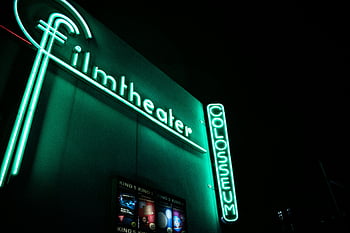 Neonové filmové divadlo, zářící značka, v noci, Vibrující Neon, filmové divadlo, neonová světla, Noční divadlo, Neon Film, divadelní znamení, zářící neon, Noční značka