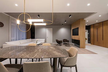 rymlig samtida inre, elegant, moderna möbler, vardagsrum, matbord, stolar, soffa, modern belysning, inredningsdesign, marmor bord