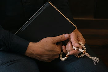 bible, růženec, ruce, modlitební korálky, rezervovat, víra, duchovno, detail, náboženské symboly, duchovní praxe, modlitba