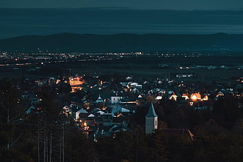 noc, wioska, Austria, światła, niebieski, ciemny, niebo, wzgórza, kościół, domy, las
