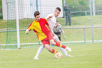 labda, futball, dupla, Sport, sportpálya, labdarúgók, futballpálya, csipesz, ellenfelek, labdarúgás, játéktér