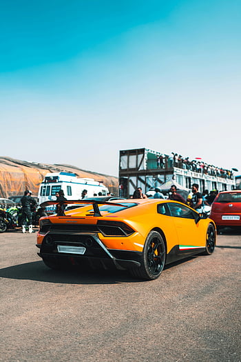 žluté auto, lamborghini, závodní dráha, dav, zářivé žluté, sportovní auto, zaparkováno, silnice, venkovní akce, Automobilová akce, Přehlídka aut