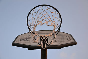 basketbalový koš, fotografování s nízkým úhlem, hnědá a černá, detailní pohled, čisté nebe, Sportovní témata, Témata pro volný čas, síť, venkovní sporty, basketbalová síť, Hoop Shot
